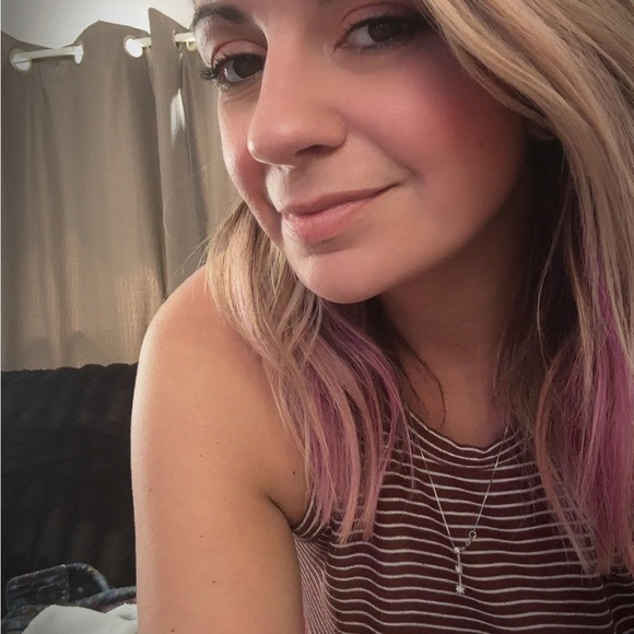 Meet your Posher, Amanda - Picture 4 of 4